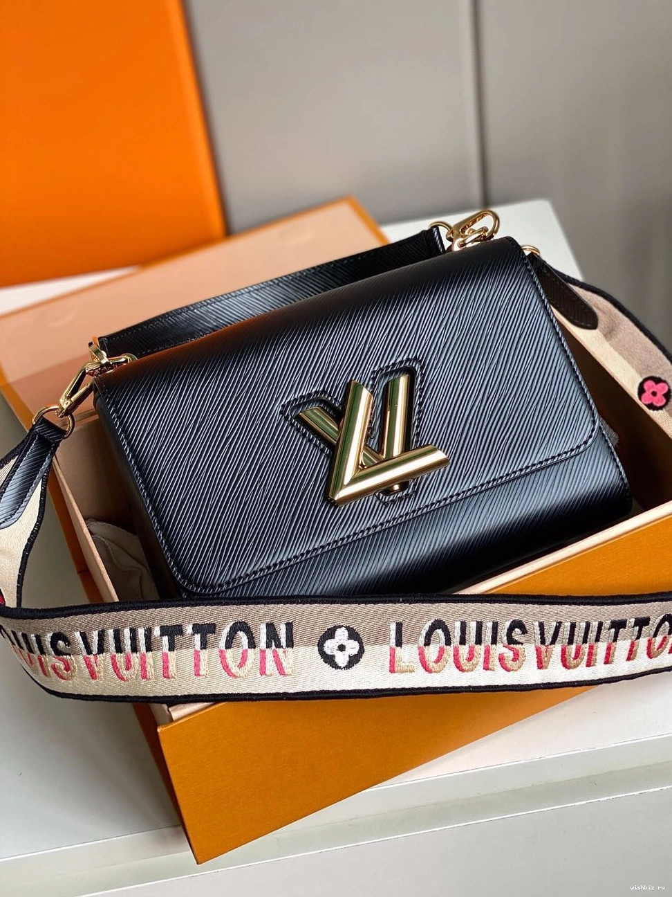 WIS TWIST VUITTON MM LOUIS 1208